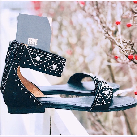 FRYE Rare Carson Zip Leather Stud Strap Sandal - Picture 7 of 11